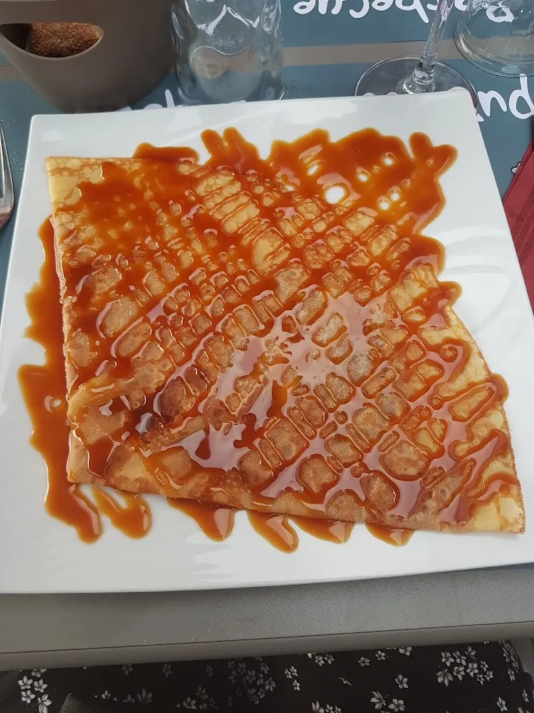 Crêpe Caramel Au Beurre Salé Avec Supplément de Caramel
